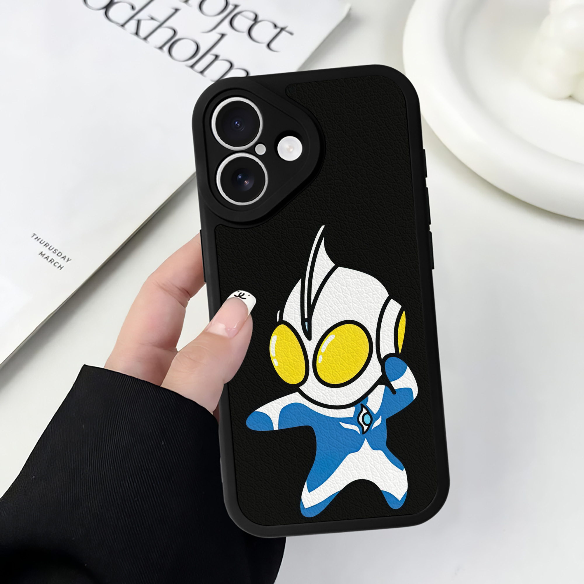 （画像用） ウルトラマン Ultraman 【iPhone 16シリーズ対応】シリコンスマホケース（レザー調） 材質：シリコン